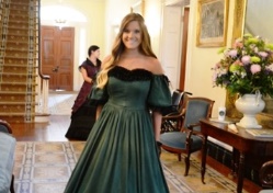 �X�J�[���b�g�̕��������Ă��鏗��