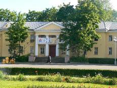 ���y������