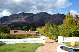 ���C�i���[