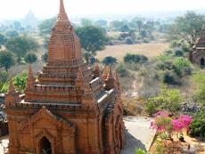 五層のピラミッドのシュエサンドーパゴダ