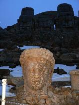 ���̃e���X�̐_��